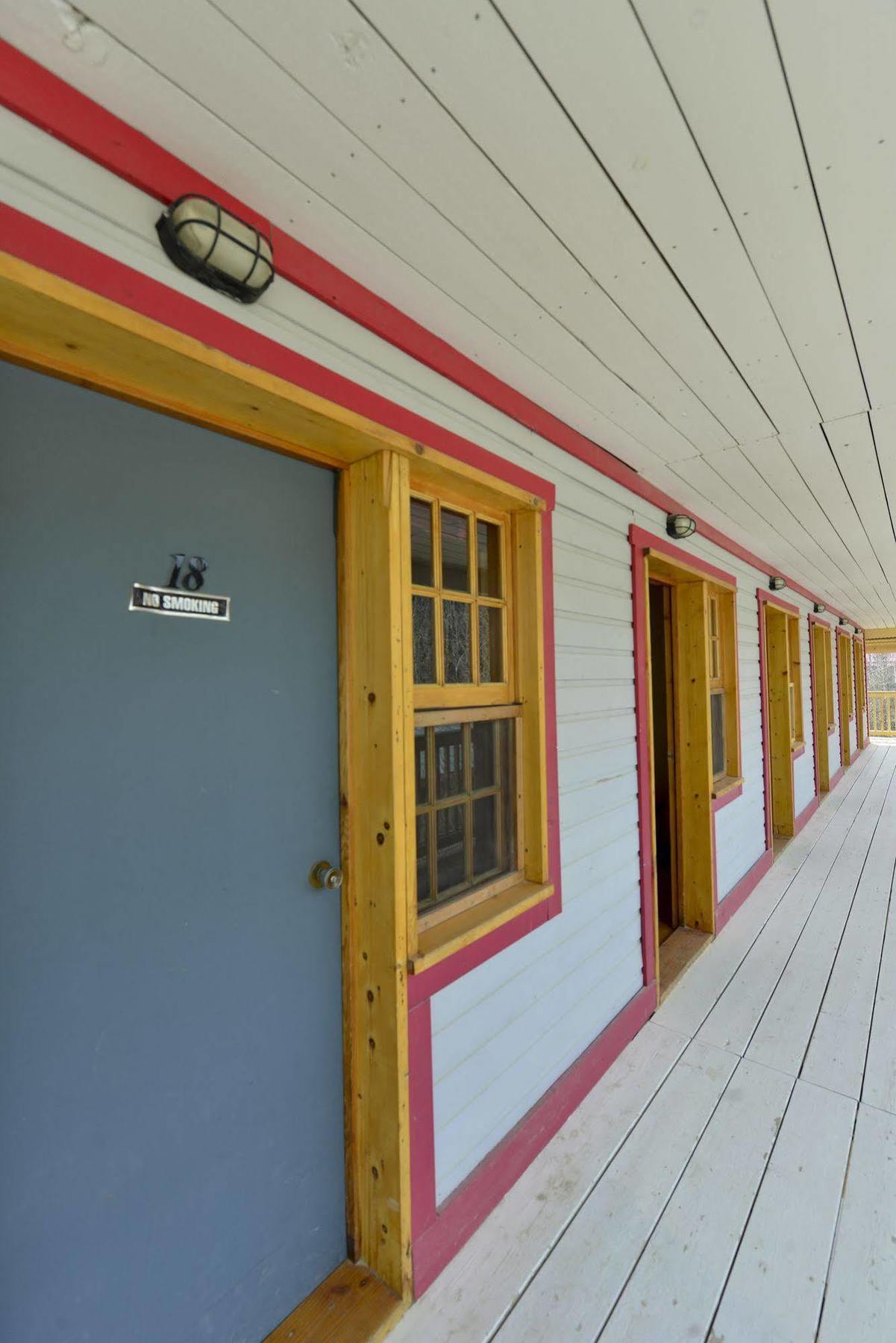 The Bunkhouse Hotel ดอว์สันซิตี้ ภายนอก รูปภาพ