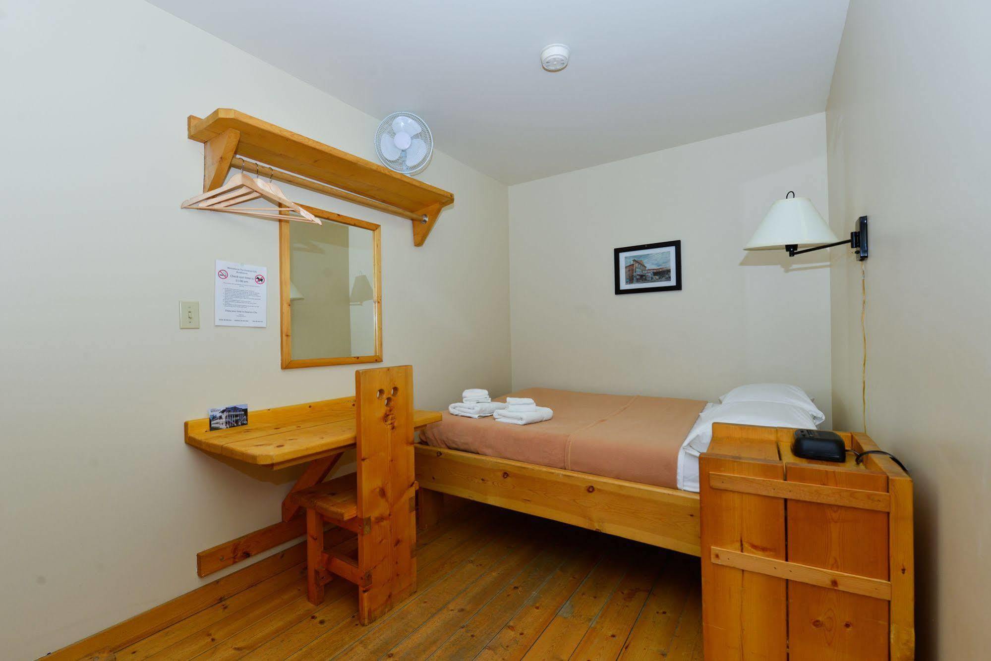 The Bunkhouse Hotel ดอว์สันซิตี้ ภายนอก รูปภาพ